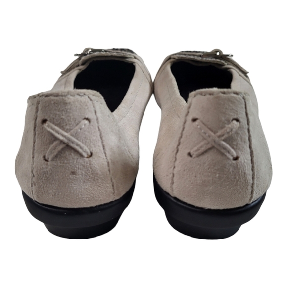 AEROSOLES Grey Slip on Shoes. Faux Snakeskin, Buckle. Size 6 NWOT - Picture 9 of 9